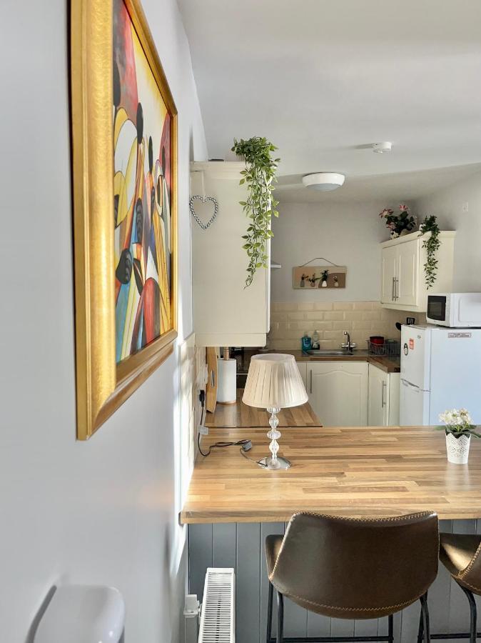 Trinity Apartments Four 1-Bedroom Apts Waterford City Centre Eksteriør billede